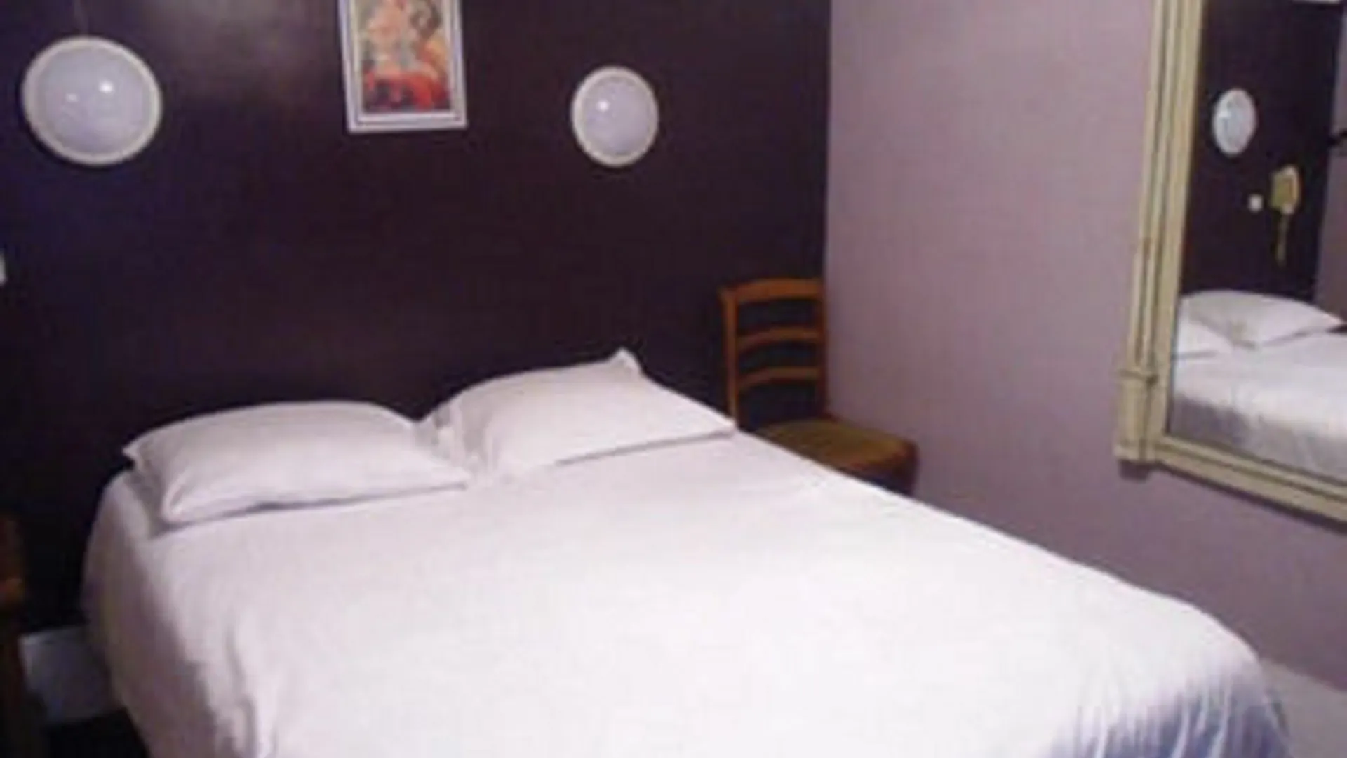 De Lille Louvre Hotel 2*